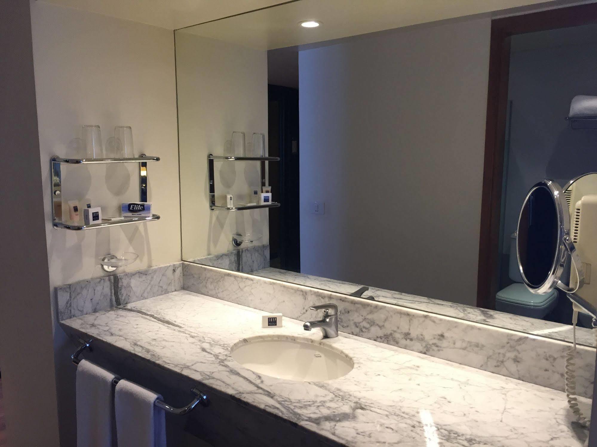 Tryp Montevideo Hotel Екстериор снимка
