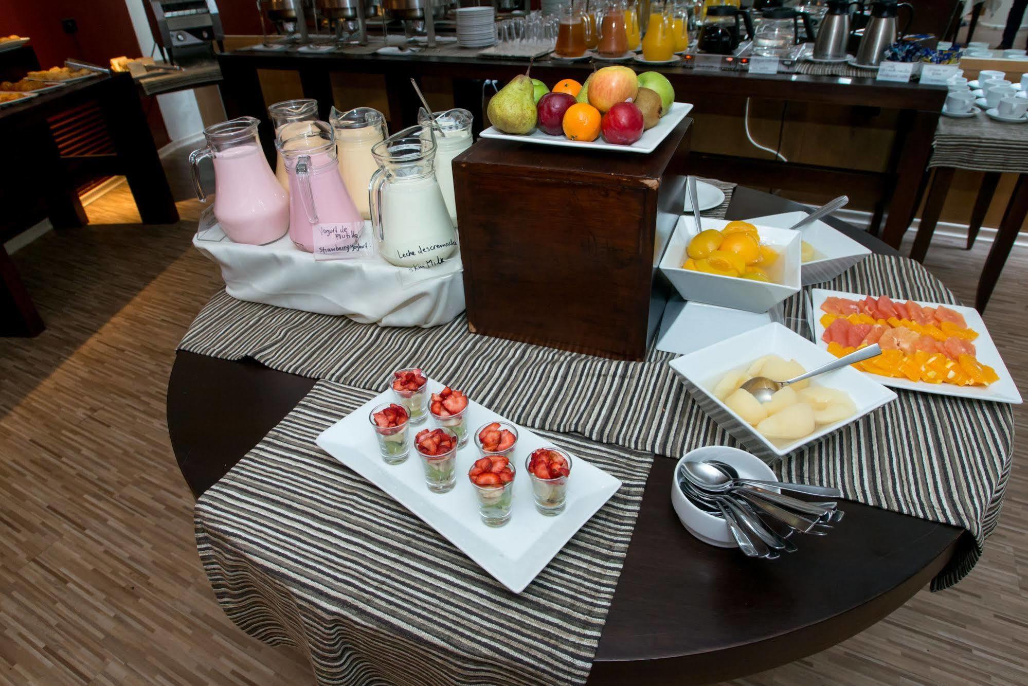 Tryp Montevideo Hotel Екстериор снимка