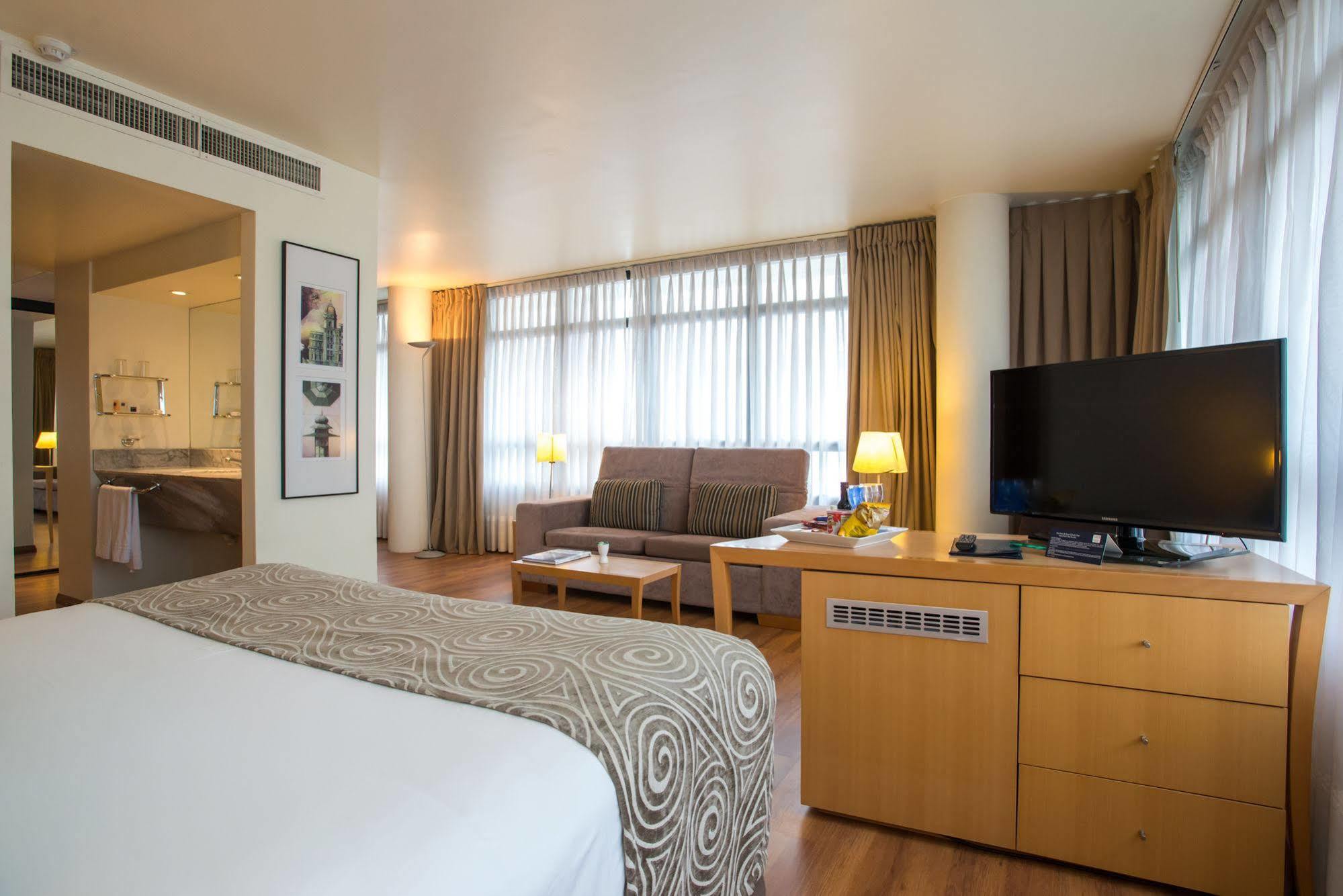 Tryp Montevideo Hotel Екстериор снимка