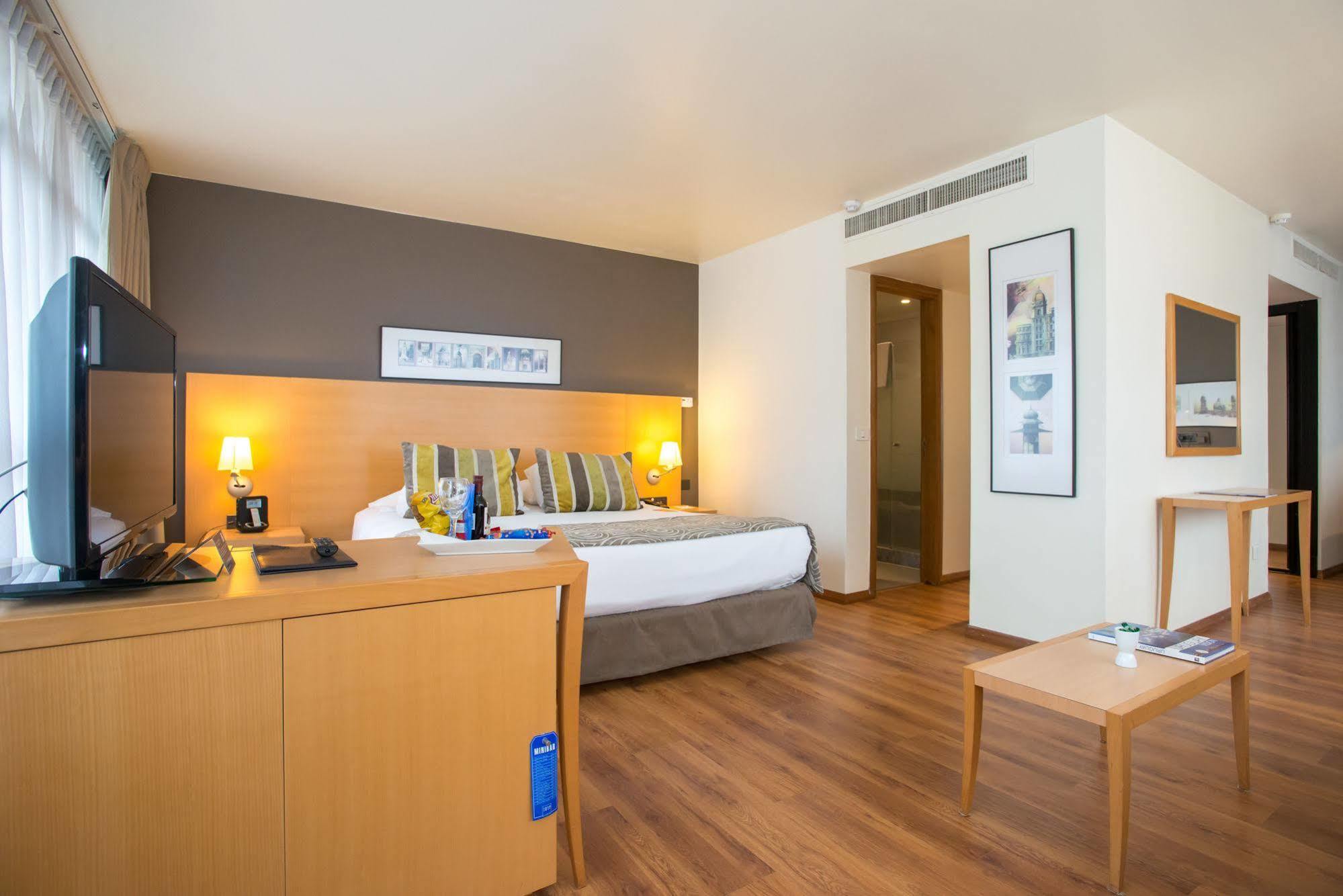 Tryp Montevideo Hotel Екстериор снимка