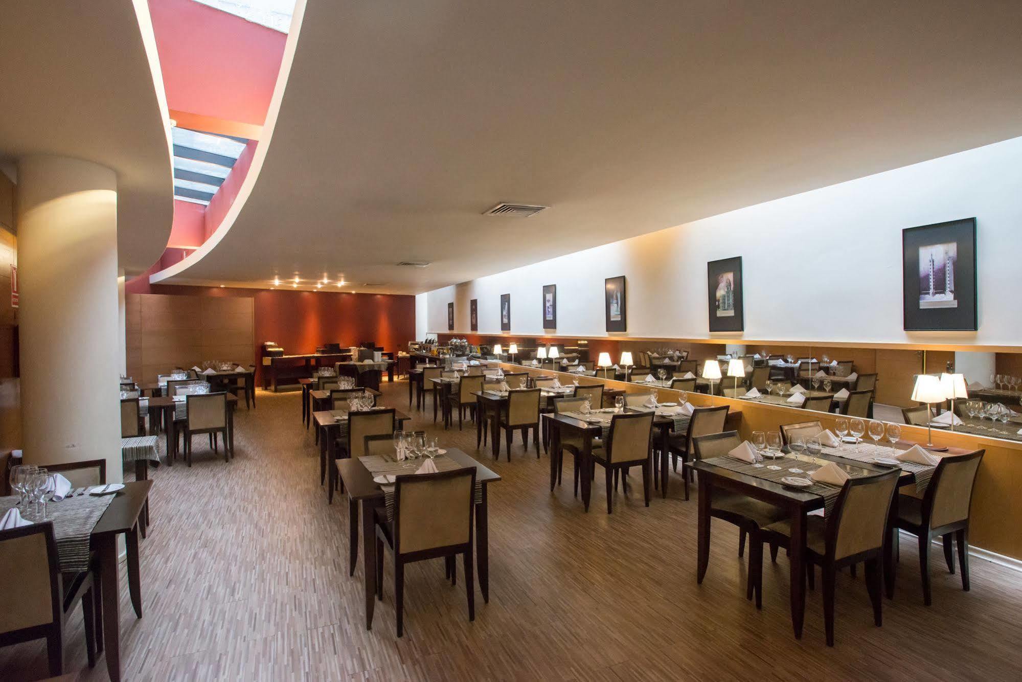 Tryp Montevideo Hotel Екстериор снимка